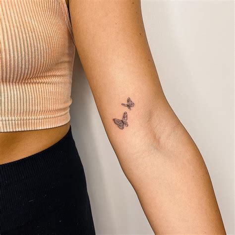 tatuajes minimalistas mujer brazo|tatuajes minimalistas para mujer.